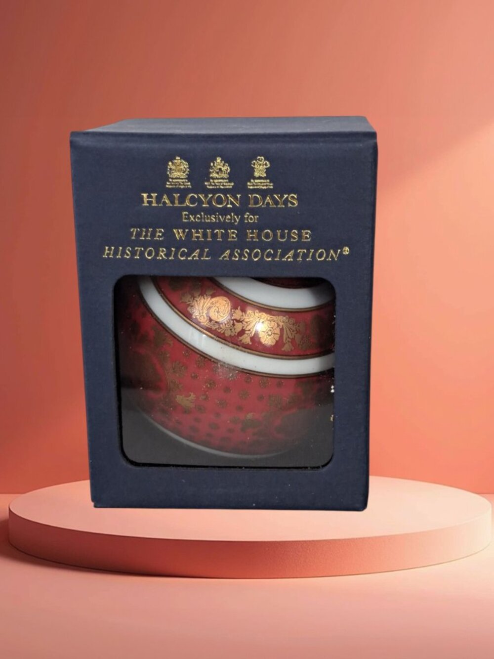 WHITE HOUSE HISTORICAL ASSOCIATION HALCYON DAYS RED & GOLD CHRISTMAS ORNAMENT